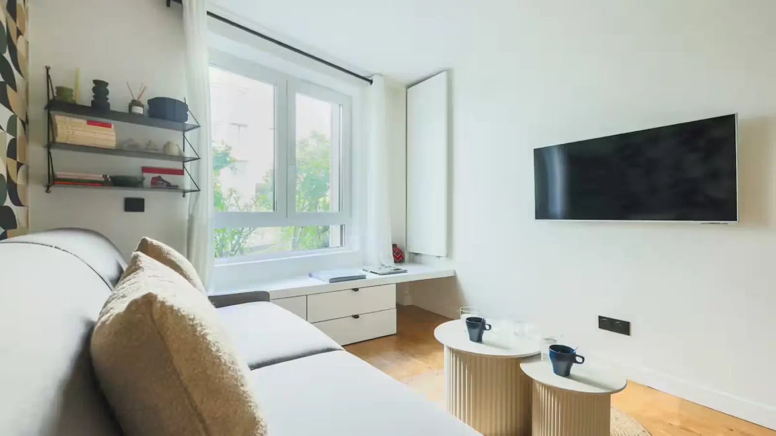 Flat Rue Mesnil in Paris