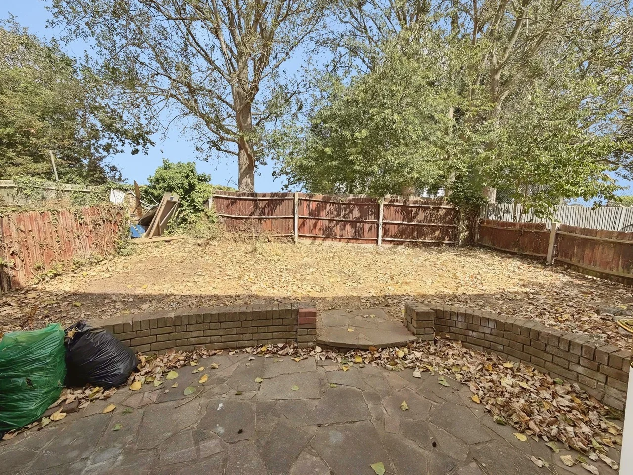 Flat Rose Lane in Greater London