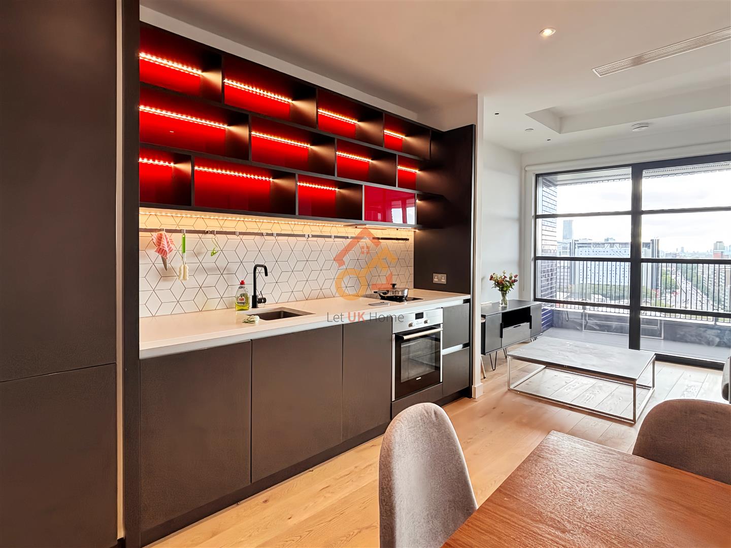 Flat Lookout Lane in Greater London