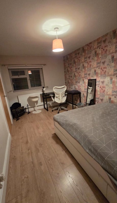 Room Lyndene Road in Liverpool