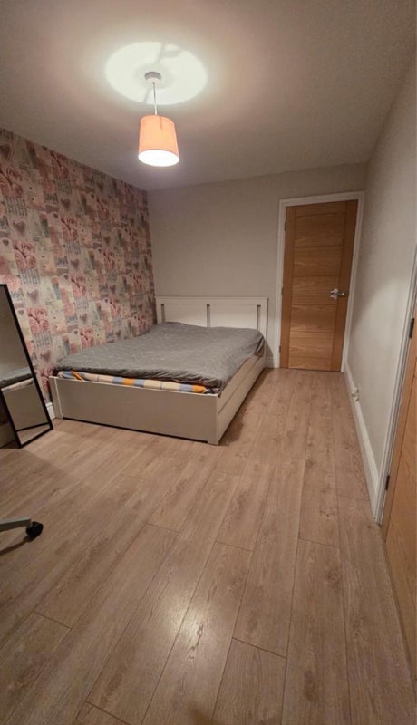 Room Lyndene Road in Liverpool