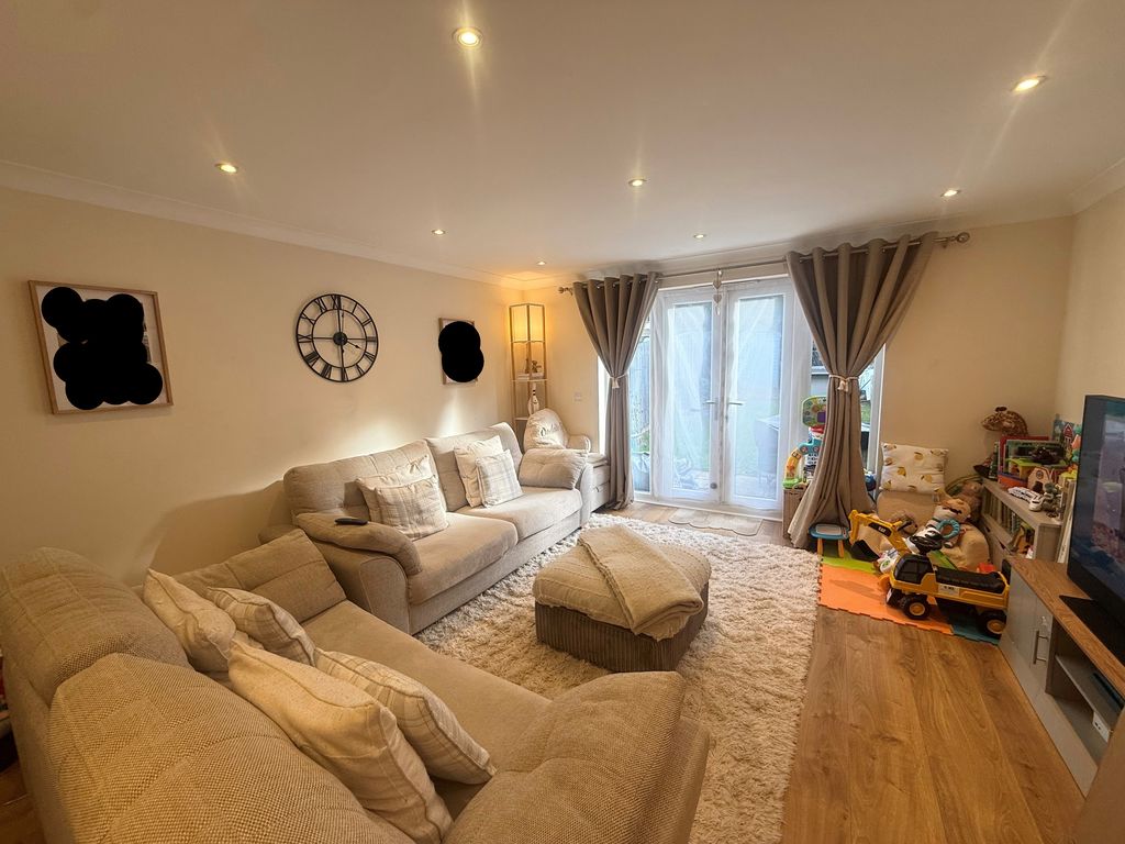 House Merebank Close in Godstone