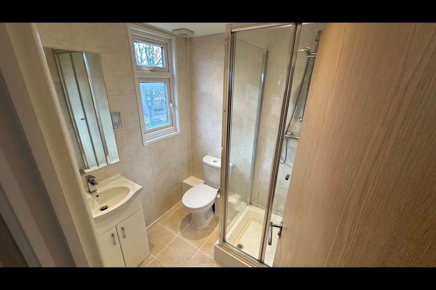 Flat Philip Lane in Greater London