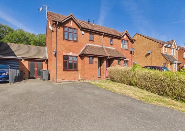 House Exbury Way in Nuneaton and Bedworth
