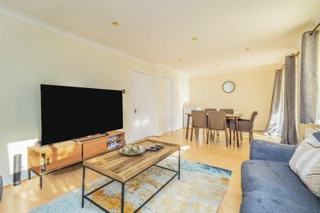 House Hadley Close in Greater London