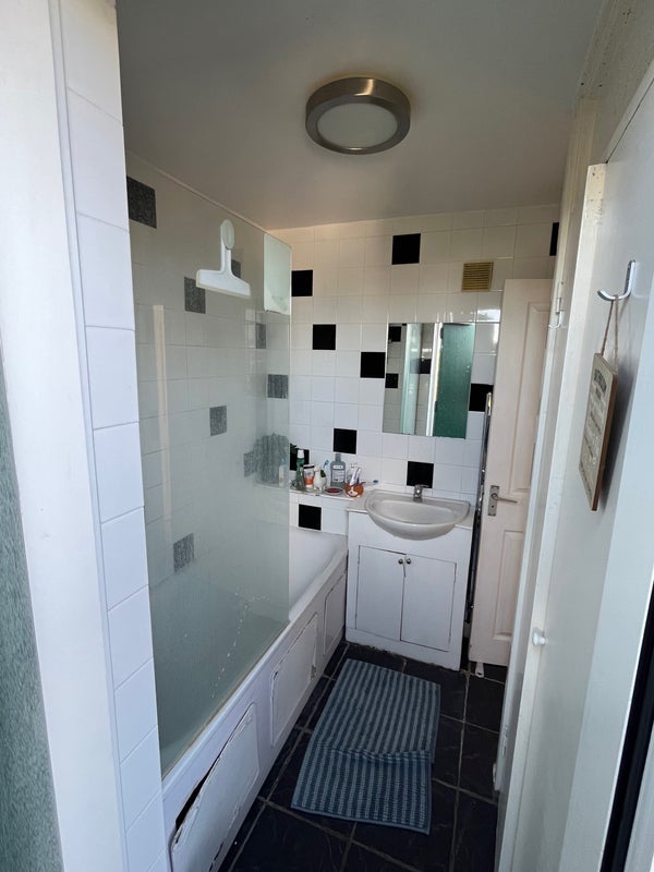 Room Carnoustie Drive in Greater London