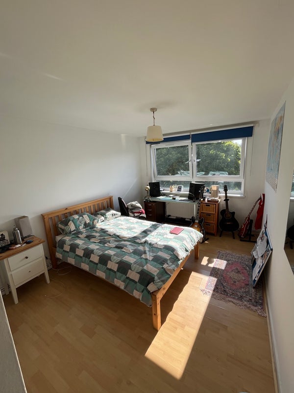 Room Carnoustie Drive in Greater London