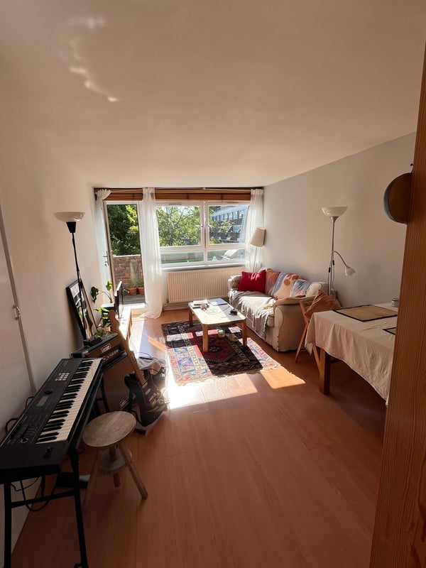 Room Carnoustie Drive in Greater London