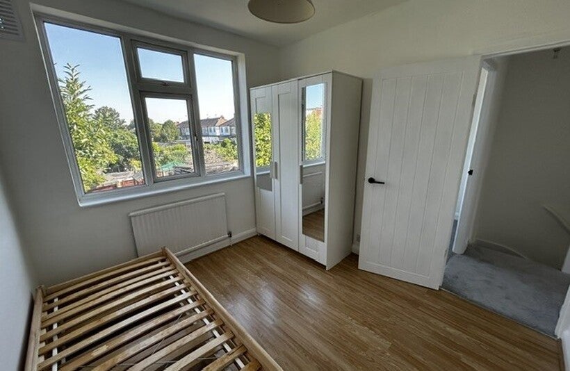 House Larmans Road in Greater London