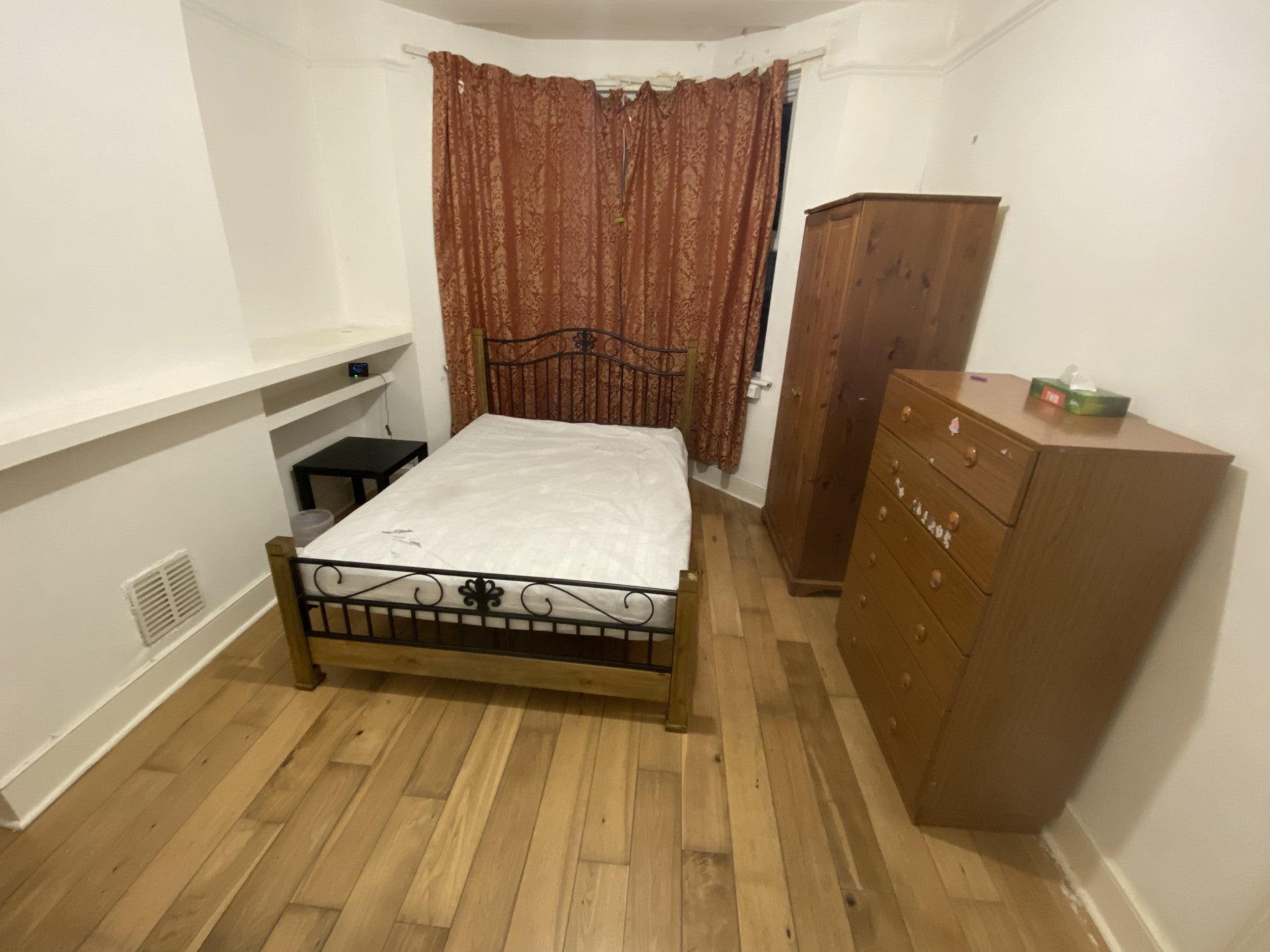 Flat Martindale Road in Greater London