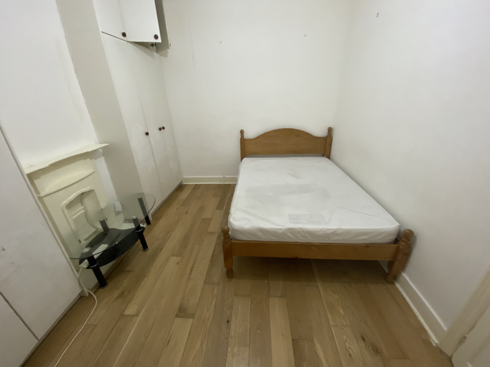 Flat Martindale Road in Greater London