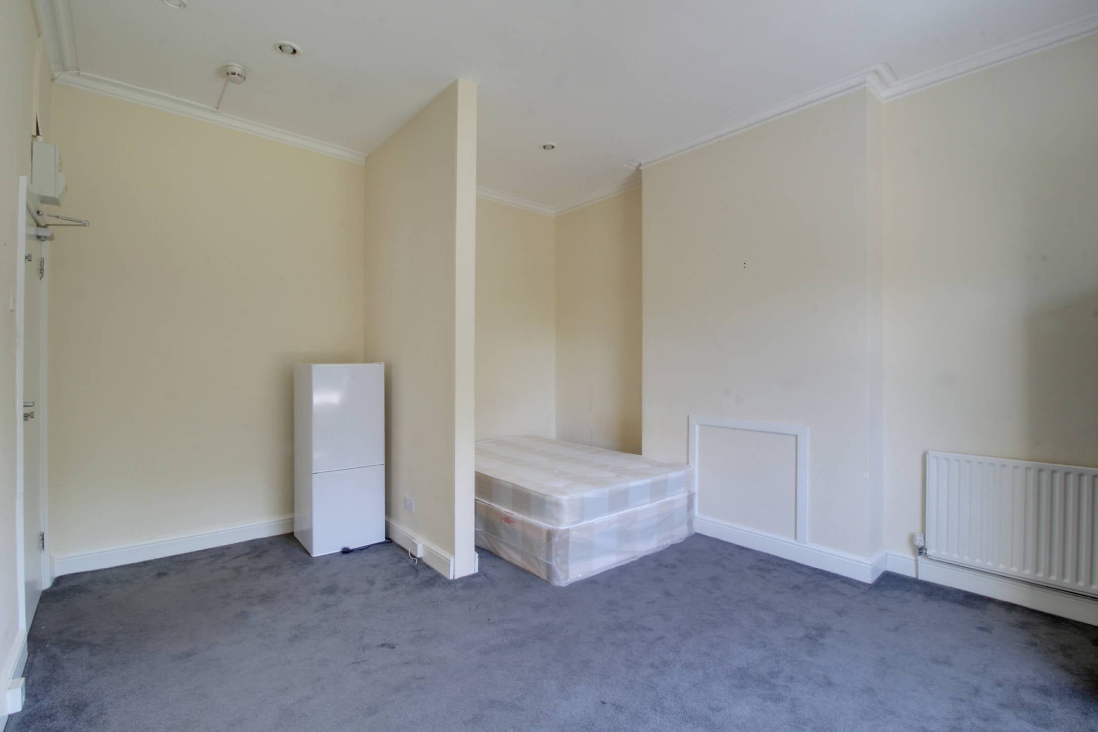 Flat Oliver Grove in Greater London
