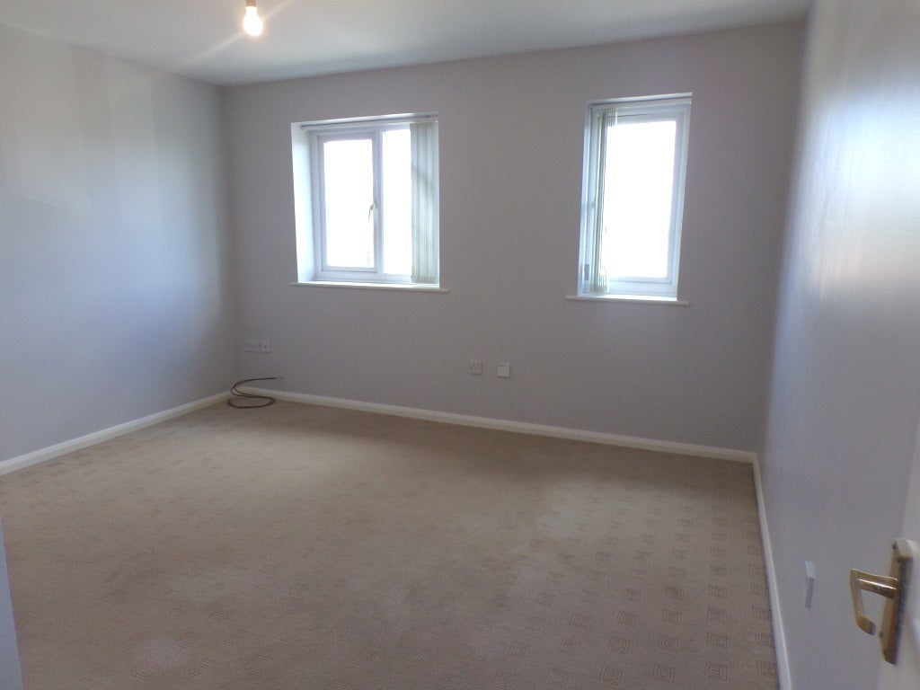 Flat St Margarets Avenue in Stanford-le-Hope