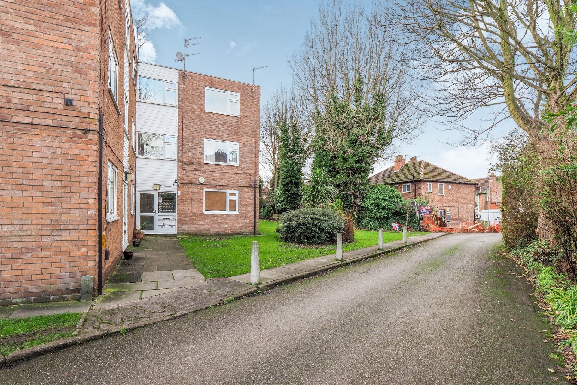Flat Milden Close in Manchester