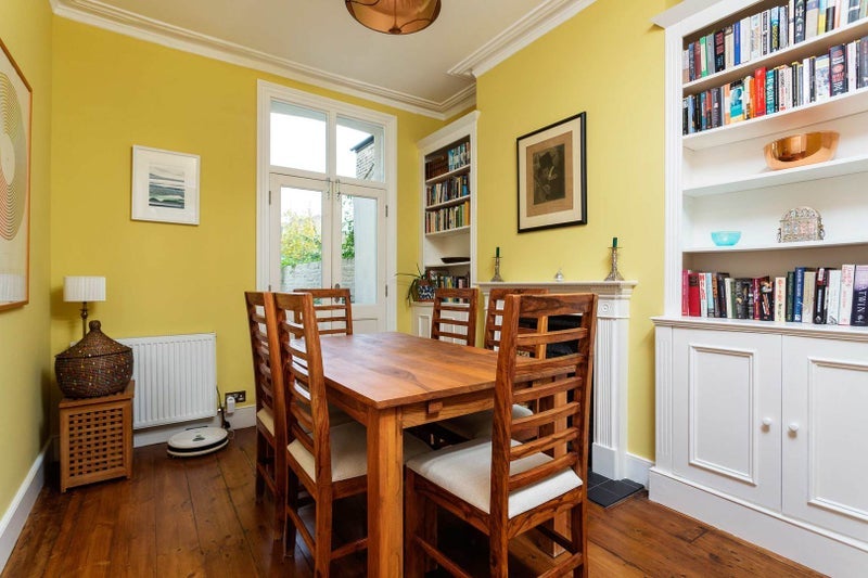 Room Pulross Road in Greater London
