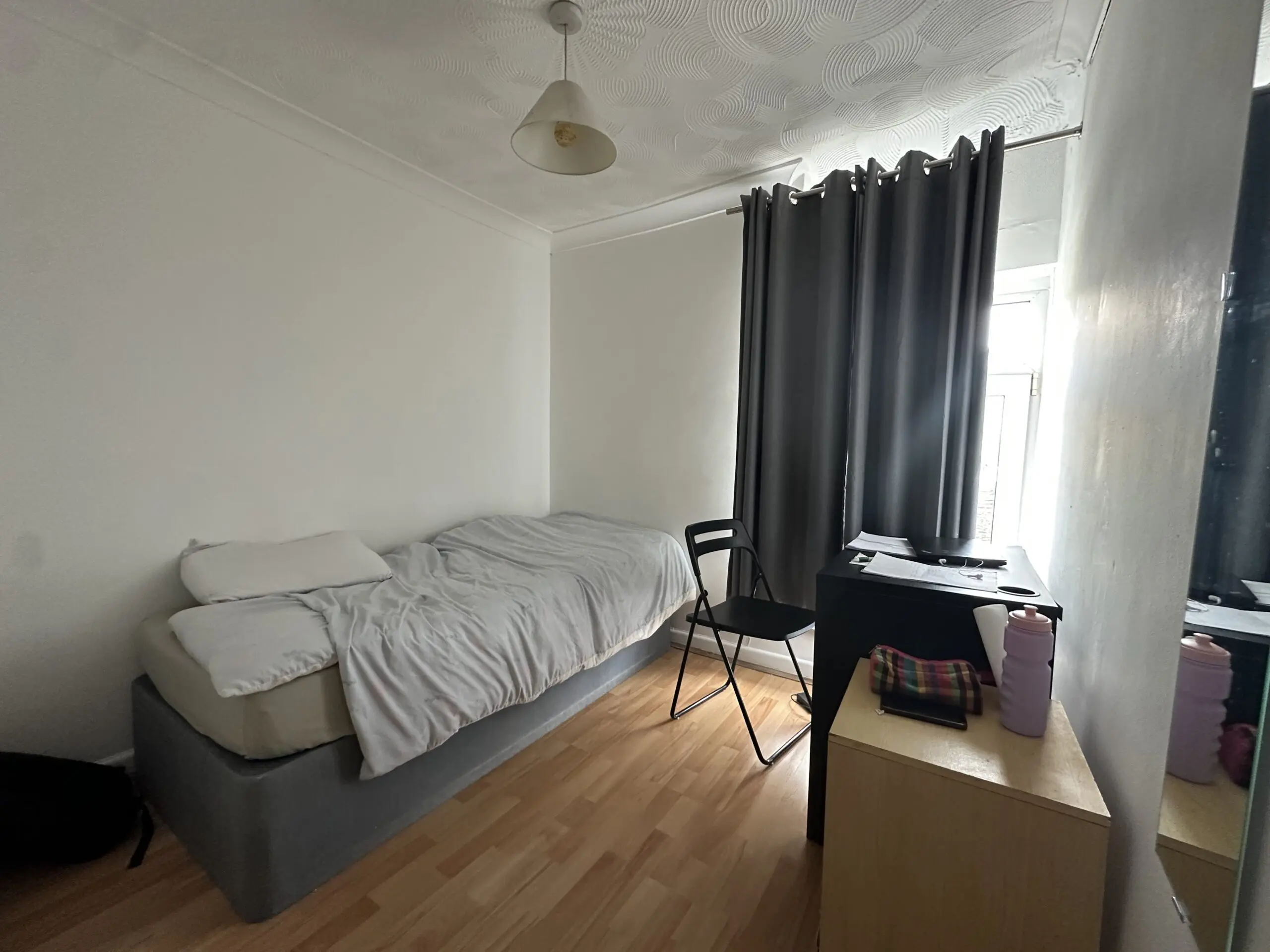 Room Park Street in Pontypridd