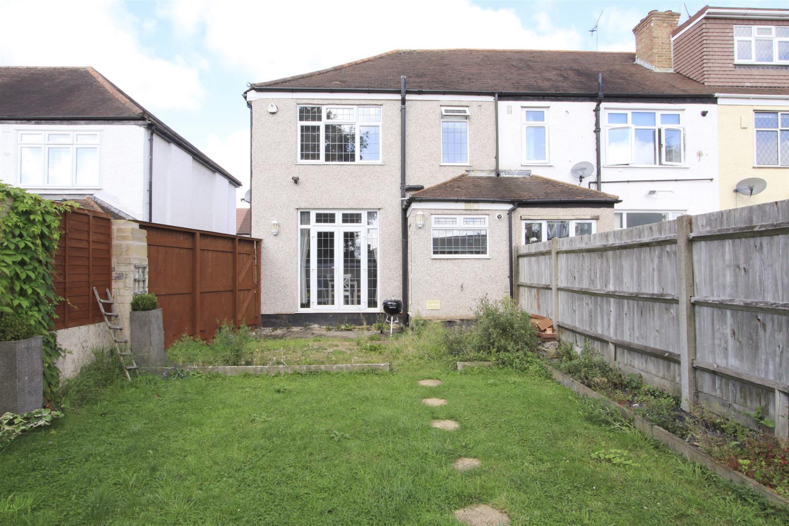 House Victoria Avenue in Greater London