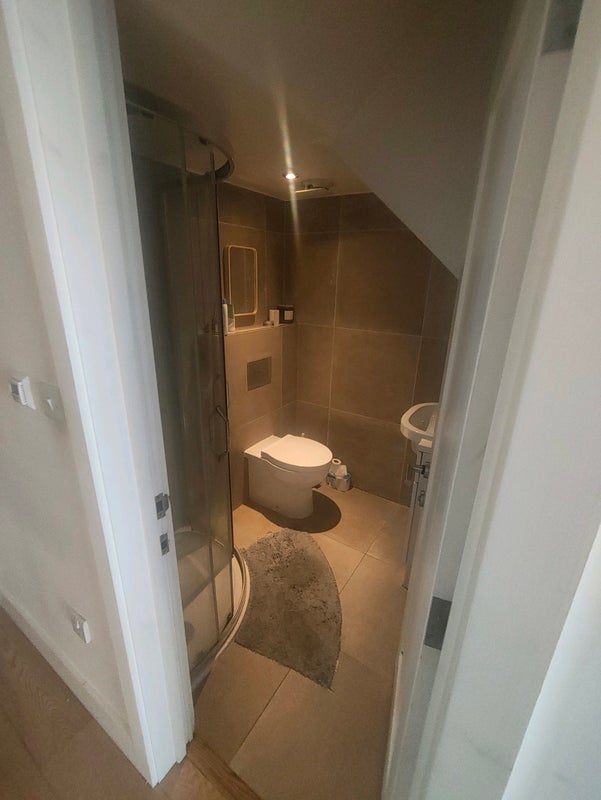Room Batoum Gardens in Greater London