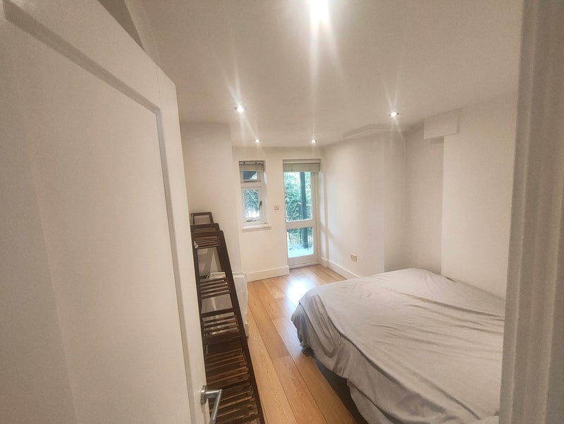 Room Batoum Gardens in Greater London