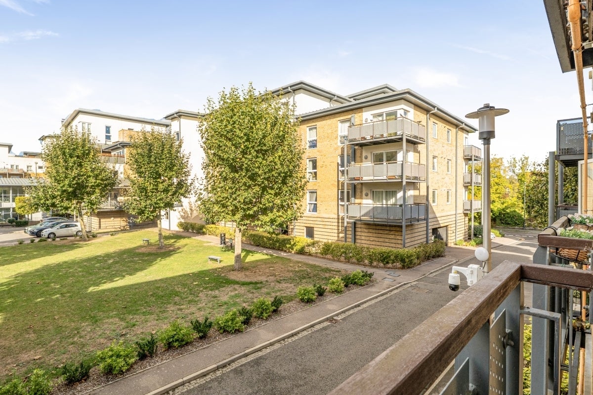 Flat Chiltern Close in Watford