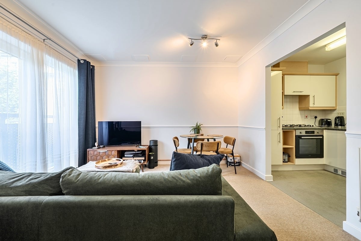 Flat Chiltern Close in Watford
