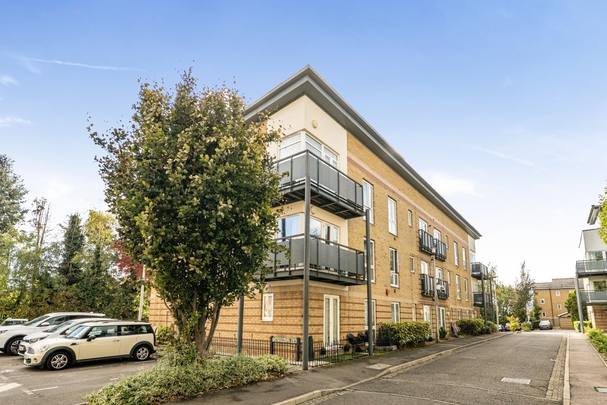 Flat Chiltern Close in Watford