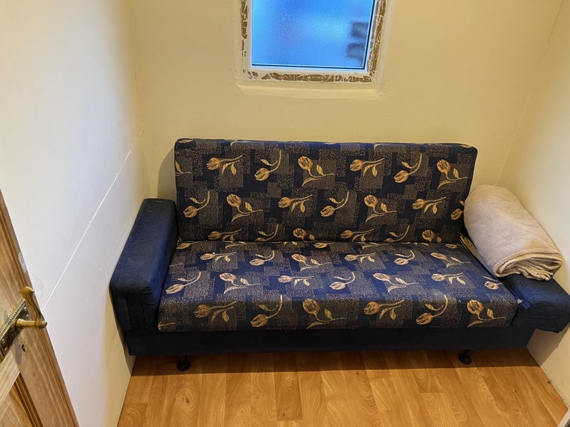 Room Lower Cippenham Lane in Slough