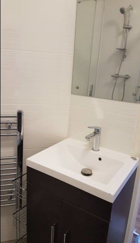 Room Lower Cippenham Lane in Slough