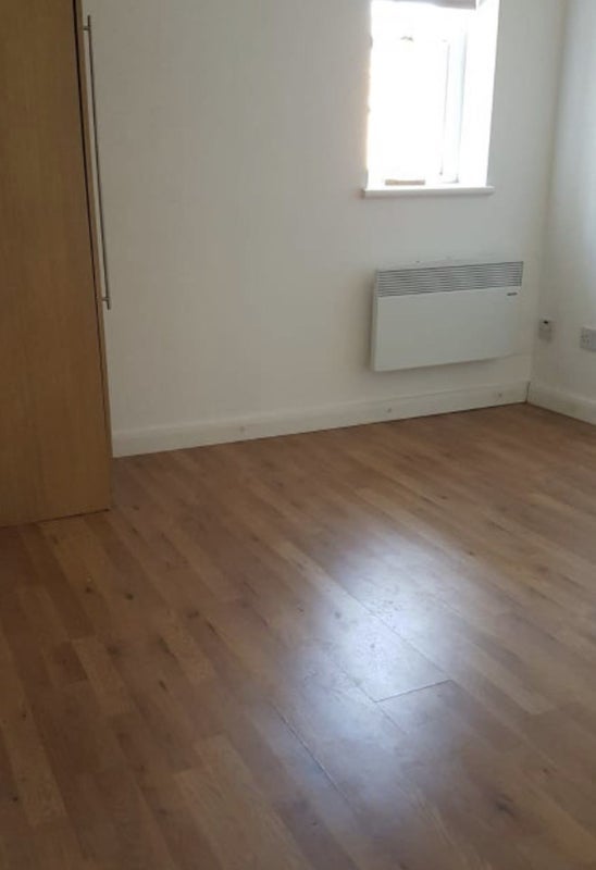 Room Lower Cippenham Lane in Slough