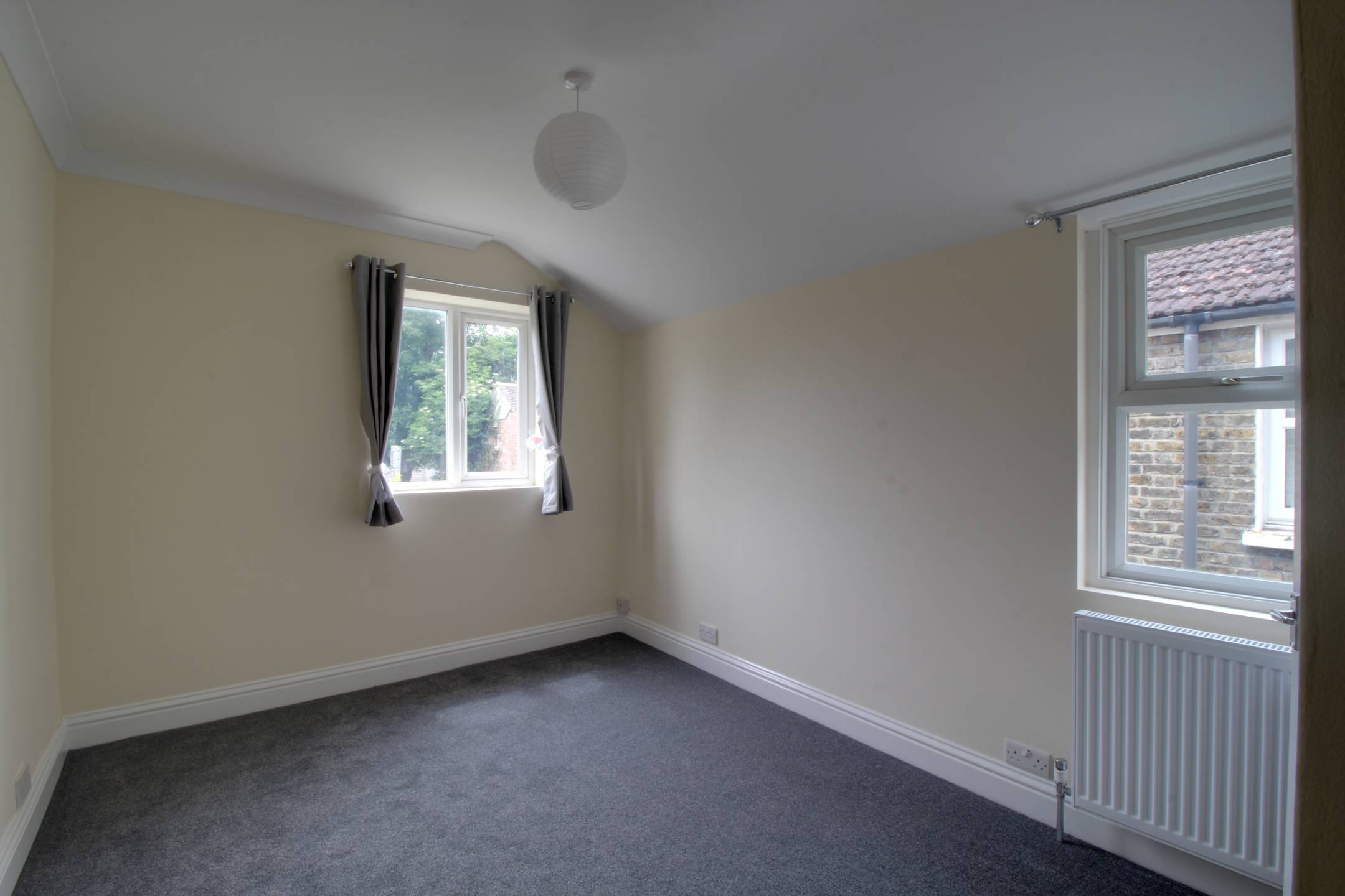 Room Mansfield Road in London
