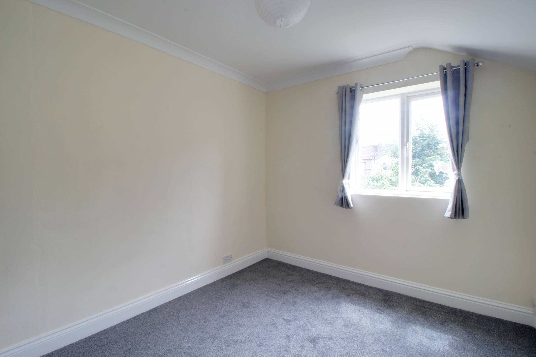 Room Mansfield Road in London