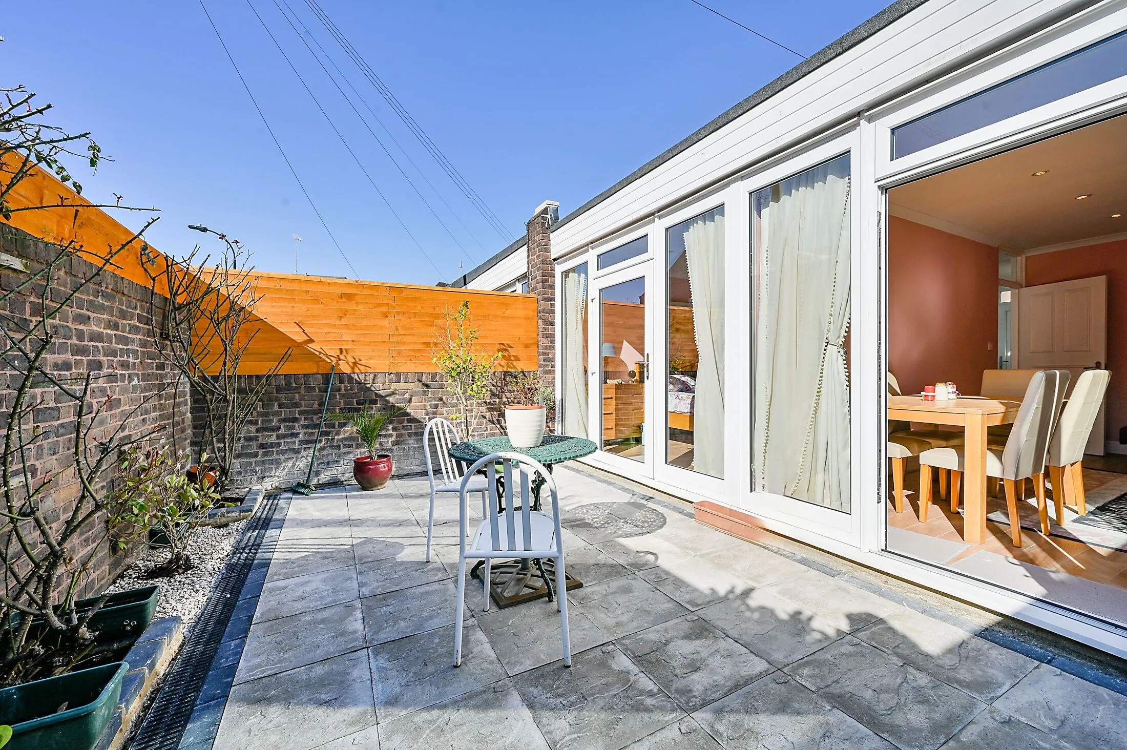 Flat Springvale Terrace in Greater London