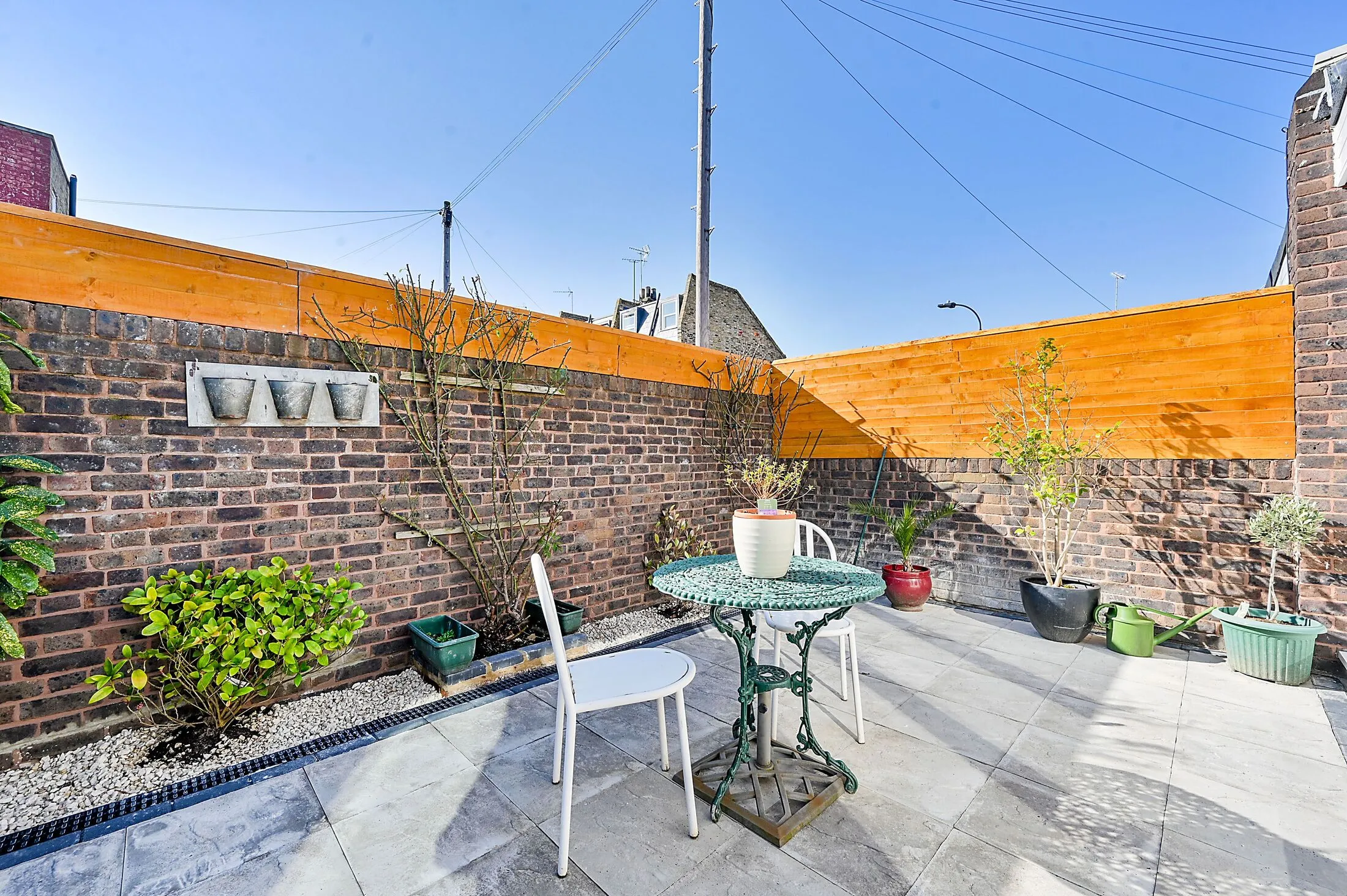 Flat Springvale Terrace in Greater London