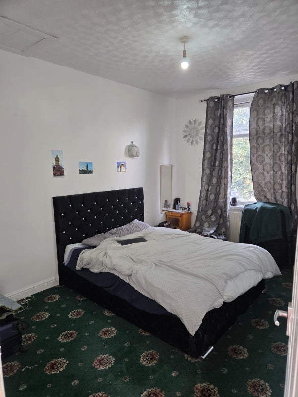 Room Longley Street in Shaw