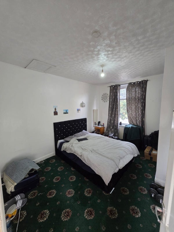 Room Longley Street in Shaw