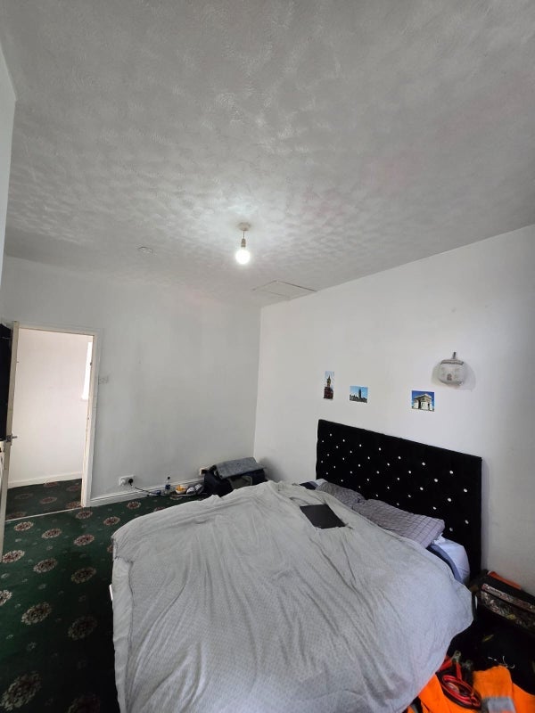 Room Longley Street in Shaw