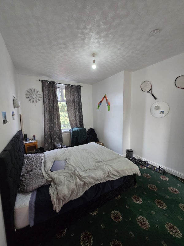 Room Longley Street in Shaw