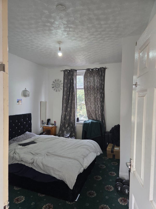 Room Longley Street in Shaw
