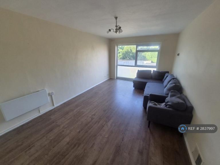 Flat Worcester Road in Greater London