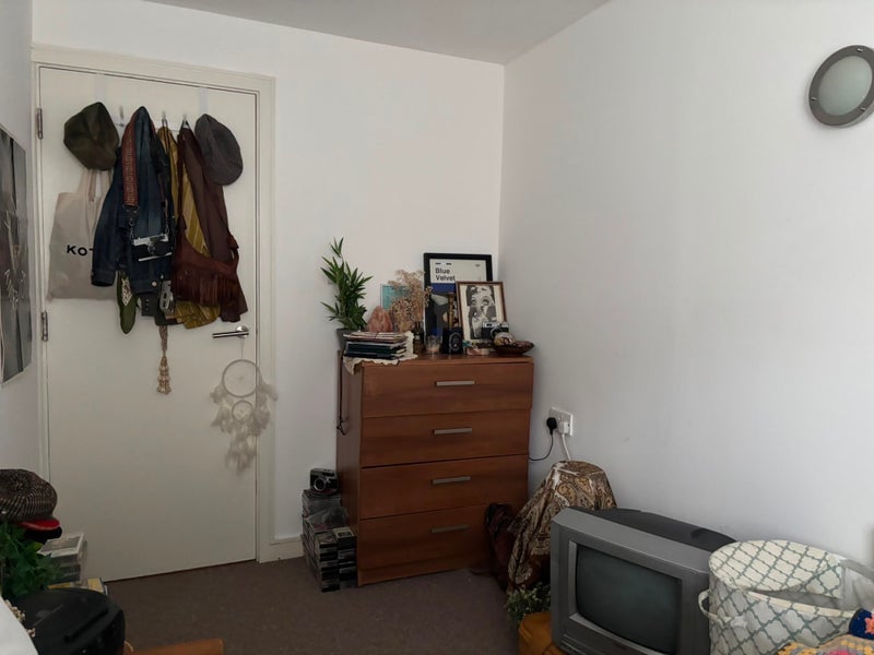 Room Cavell Street in Greater London