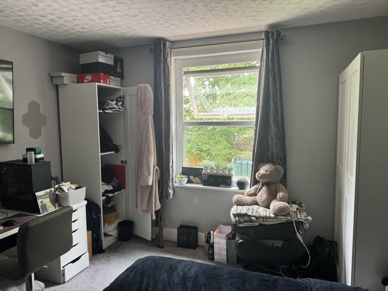 Room Langley Walk in Crawley