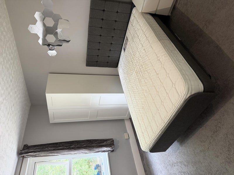 Room Langley Walk in Crawley