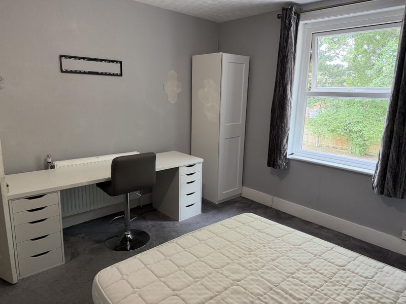 Room Langley Walk in Crawley