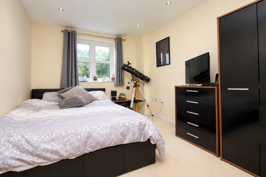Flat Lidstone Court in Borough of Spelthorne
