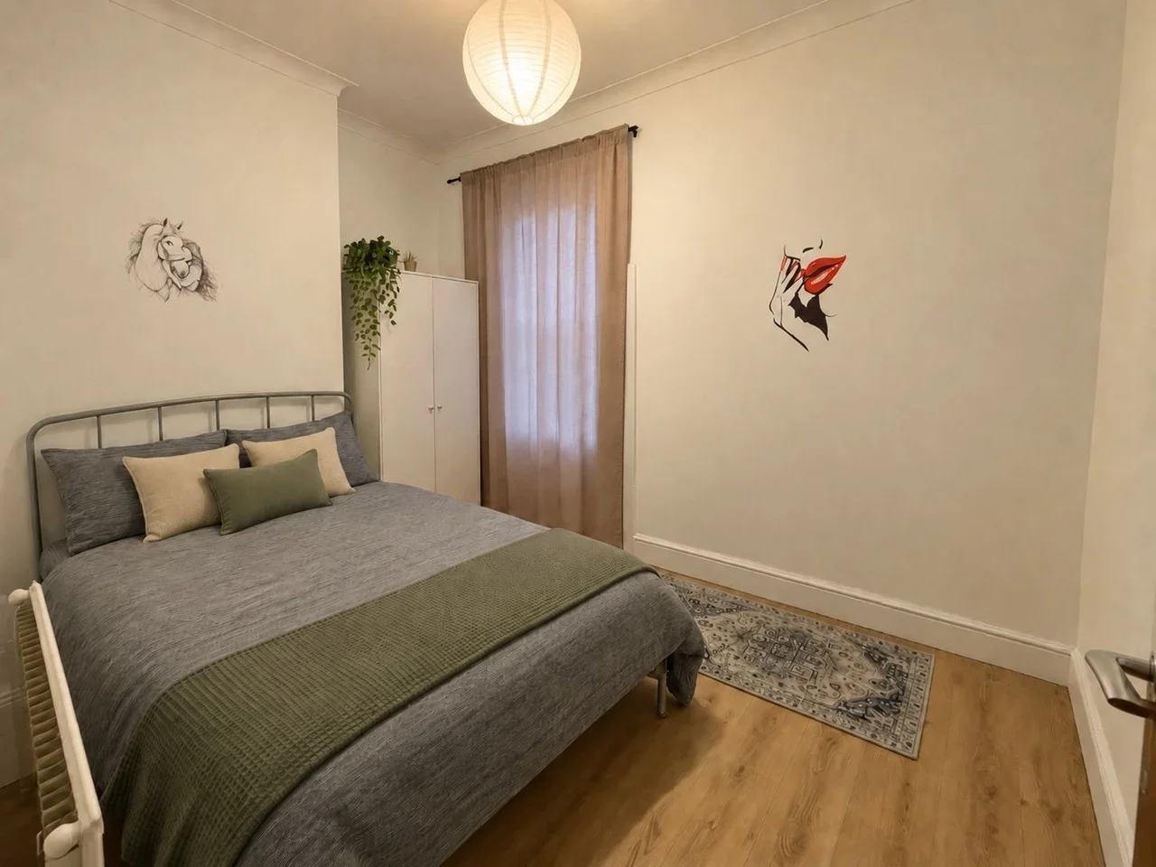 Flat Brownhill Road in Greater London