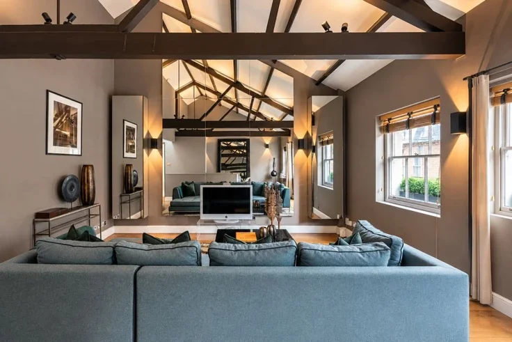 House Pavilion Road in Greater London
