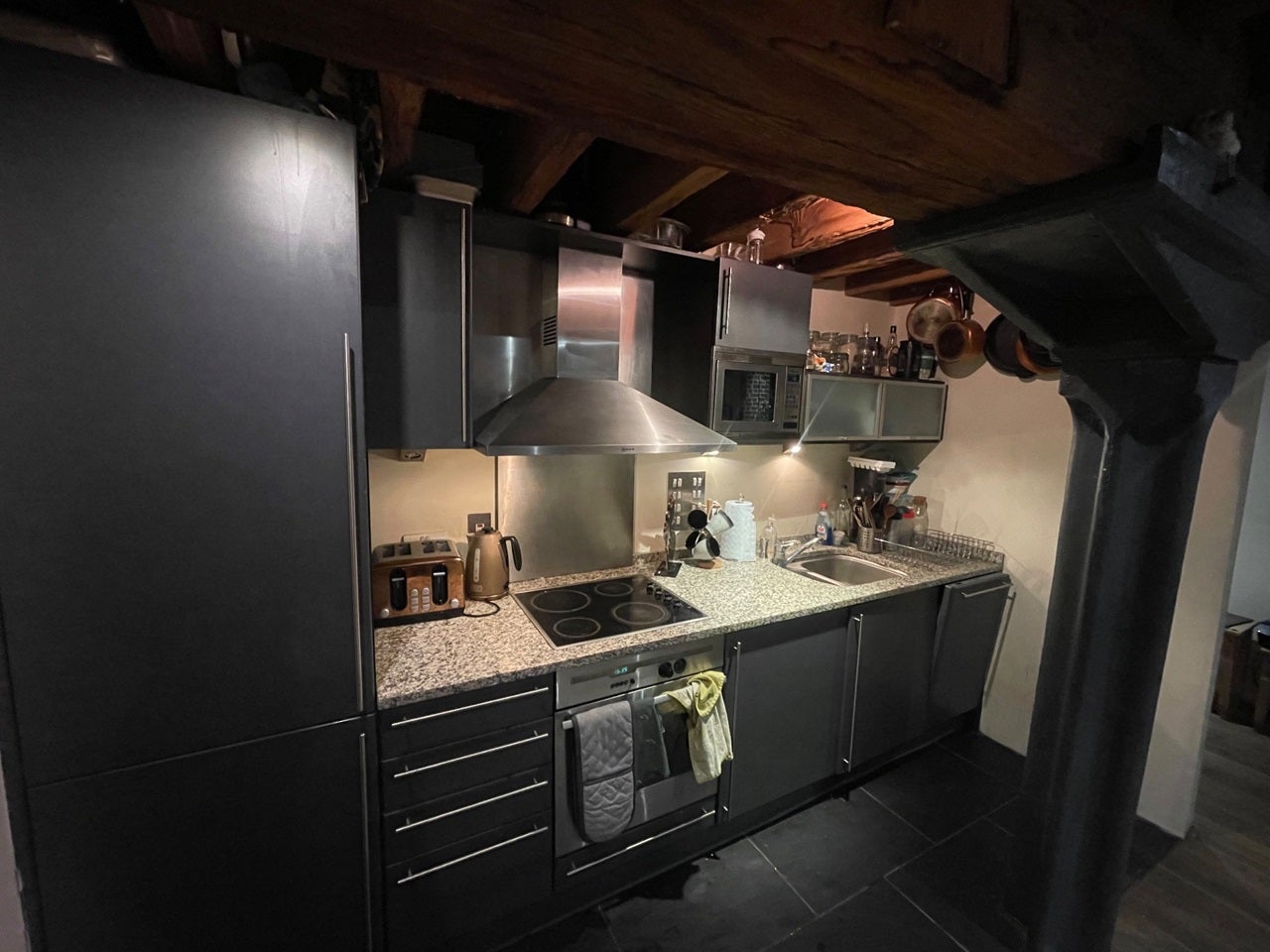 Flat Hertsmere Road in Greater London