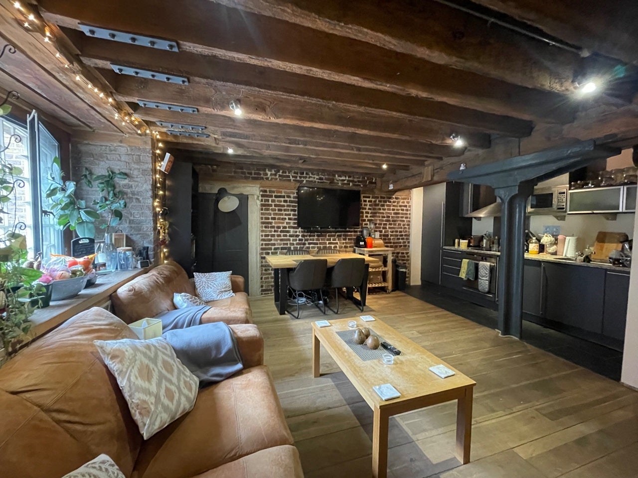 Flat Hertsmere Road in Greater London