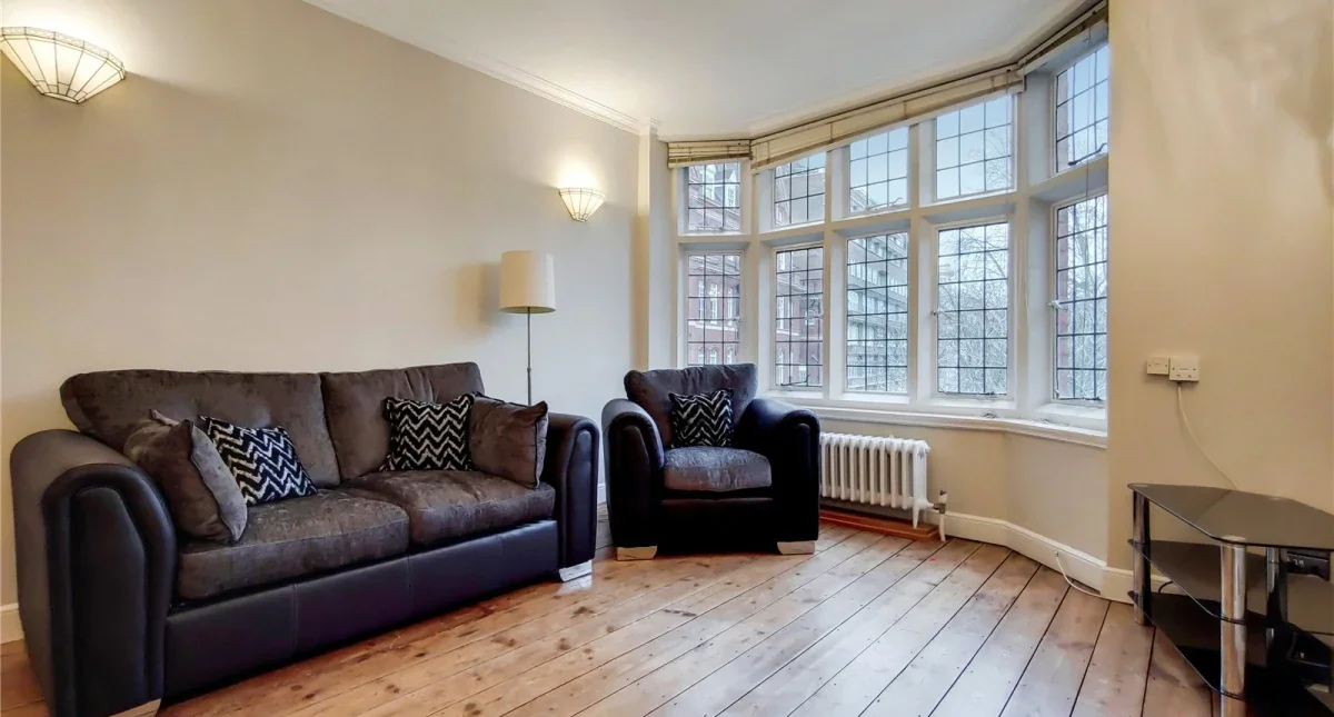 Flat Queen Square in Greater London
