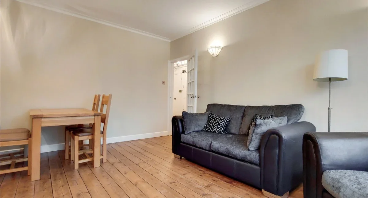 Flat Queen Square in Greater London
